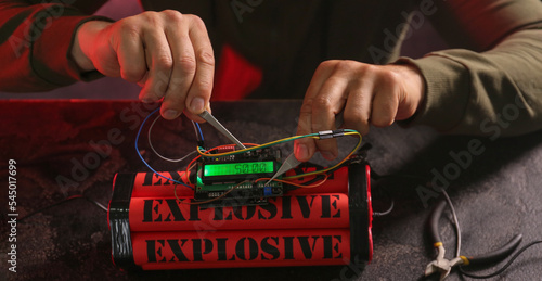 Konstfotografi Man defusing bomb at table, closeup