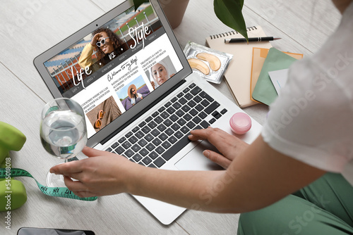 Female lifestyle blogger wi...