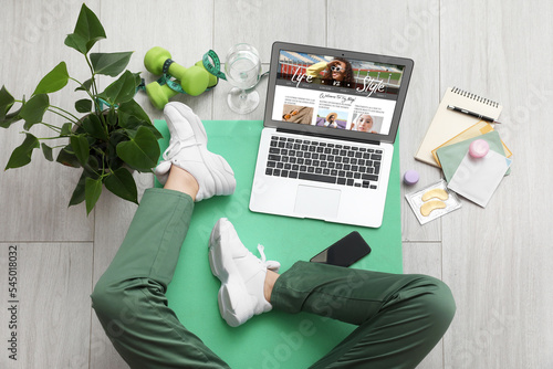 Female lifestyle blogger wi...