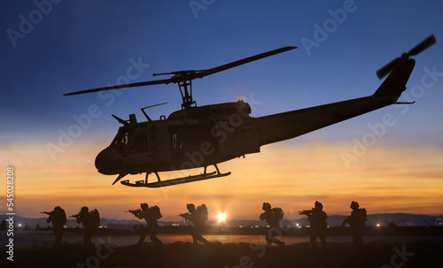 Photo Military special forces helicopter drops operation at sunset