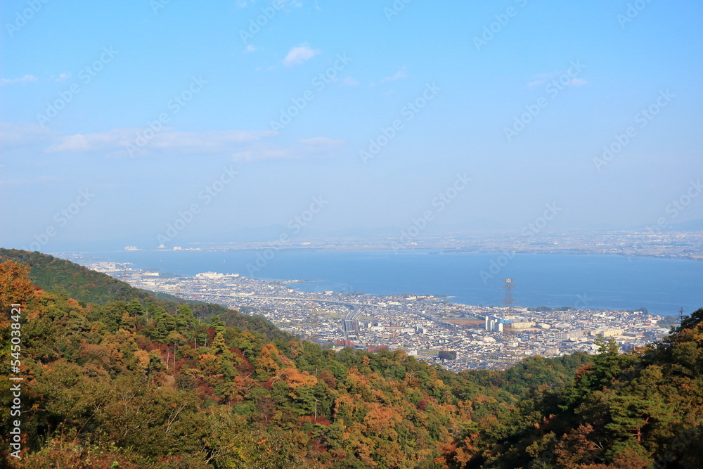 紅葉の比叡山からの唐崎、坂本の風景