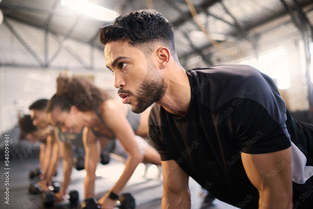 Obraz premium Workout class, planking and black man with motivation in a gym, fitness and exercise gym challenge. Training, sport and body balance of a athlete doing muscle cardio with commitment in wellness club