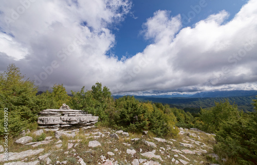 Griechenland - Pindosgebirge - Steinwald bei Monodendri photo