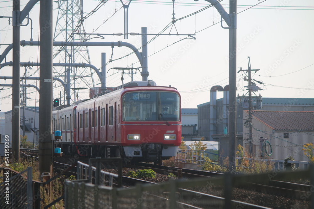 晴れた日の名古屋鉄道の電車