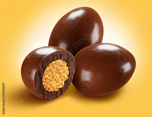 Photos Chocolate dragee with crispy
