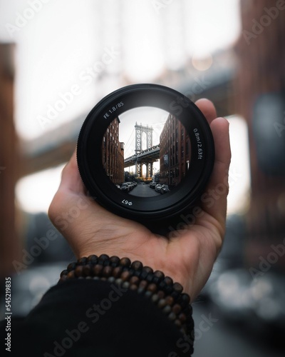 Fototapeta Manhattan Bridge View through a handheld Lens