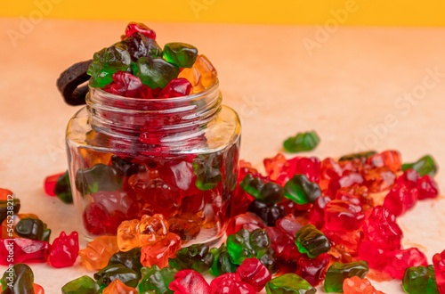 Fotografía Closeup of sugared soft gummies with the shape of panda bears in the glass jar a