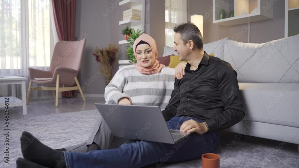 Loving happy smiling muslim couple.
Happy Muslim family. Husband and wife are having a pleasant conversation at home.
Loving happy smiling muslim couple.
Happy Muslim family. Husband and wife are having a pleasant conversation at home.