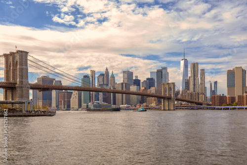 Panoramic view of Manhattan and the Brooklyn Bridge