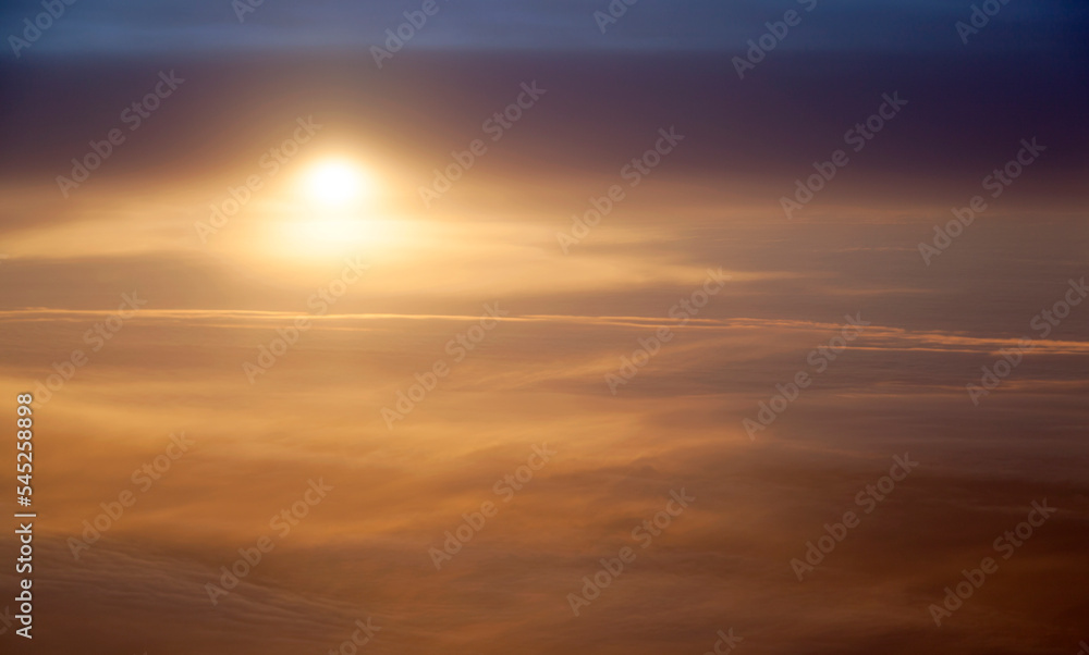 Obraz premium High Altitude Sunset Between Clouds