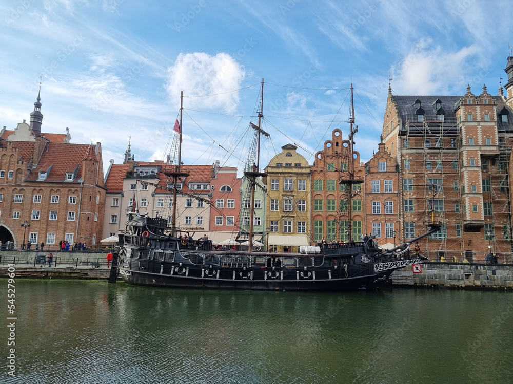 Fototapeta premium near river, near bridge, old town of Gdansk, ship