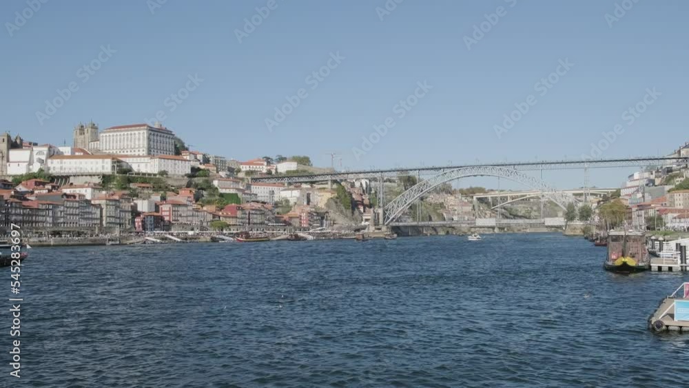 Rio Duero con vistas al puente Don Luis I, Oporto, Portugal Rio Duero con vistas al puente Don Luis I, Oporto, Portugal