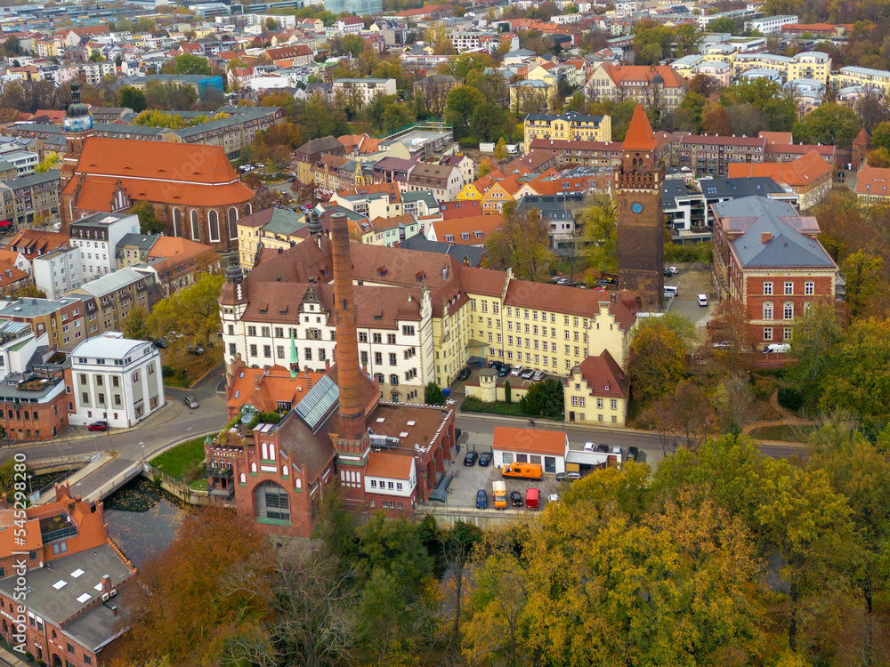 Das Elektrizitätswerk in Cottbus mit dem Cottbuser Landgericht, dem Gerichtsturm und links mit der St. Nikolai Oberkirche. Das Elektrizitätswerk in Cottbus mit dem Cottbuser Landgericht, dem Gerichtsturm und links mit der St. Nikolai Oberkirche.