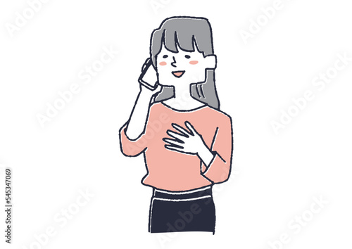 体のことで病院に電話して安心している女性