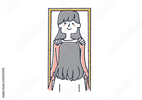 鏡を見ておしゃれを楽しみたいと思っている女性