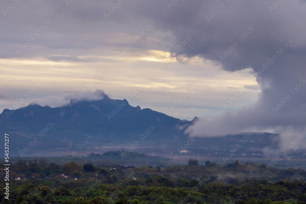 Obraz premium Beautiful mountain landscape with morning mist