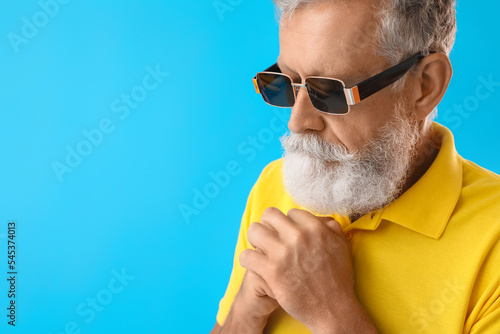 Senior bearded man in sungl...