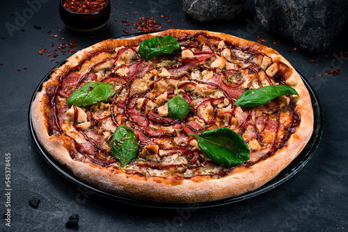 Barbecue pizza with chicken fillet, salami, brisket, barbecue sauce, onion, mushrooms, oregano and basil.
