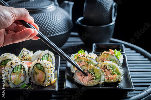 Aromatic na fresh sushi set...