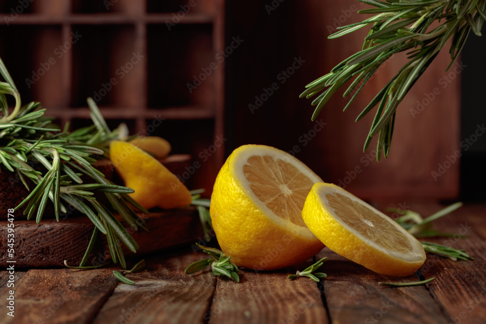 Rosemary and lemon slices.