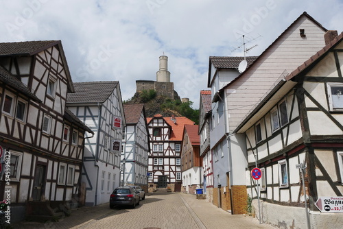 Quergasse mit Blick zur Felsburg in Felsberg photo