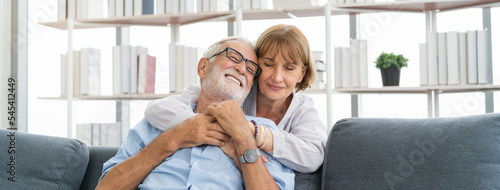 Foto Happy senior couple family, caucasians mature, adult lover and retired man, woman embracing, hugging make romantic, empathy on sofa, couch at home together