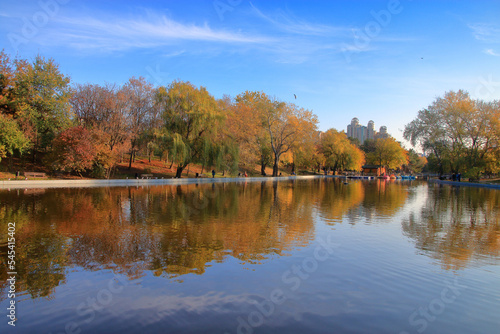 Mirror lake in the city park in autumn.