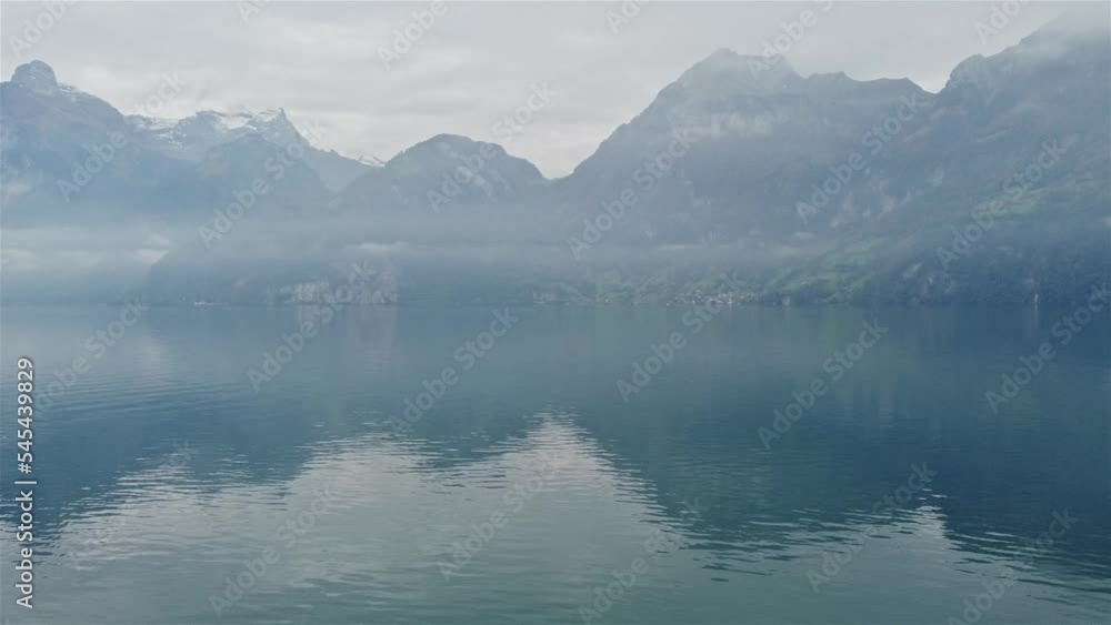 Drohnenaufnahme des Vierwaldstätter-Sees in hoher Qualität Drohnenaufnahme des Vierwaldstätter-Sees in hoher Qualität