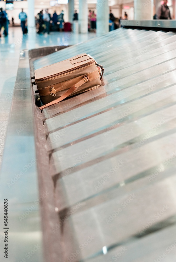 Obraz premium Lost baggage on a conveyor belt.