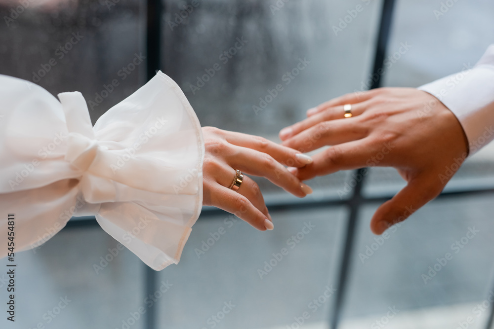 hands of the bride