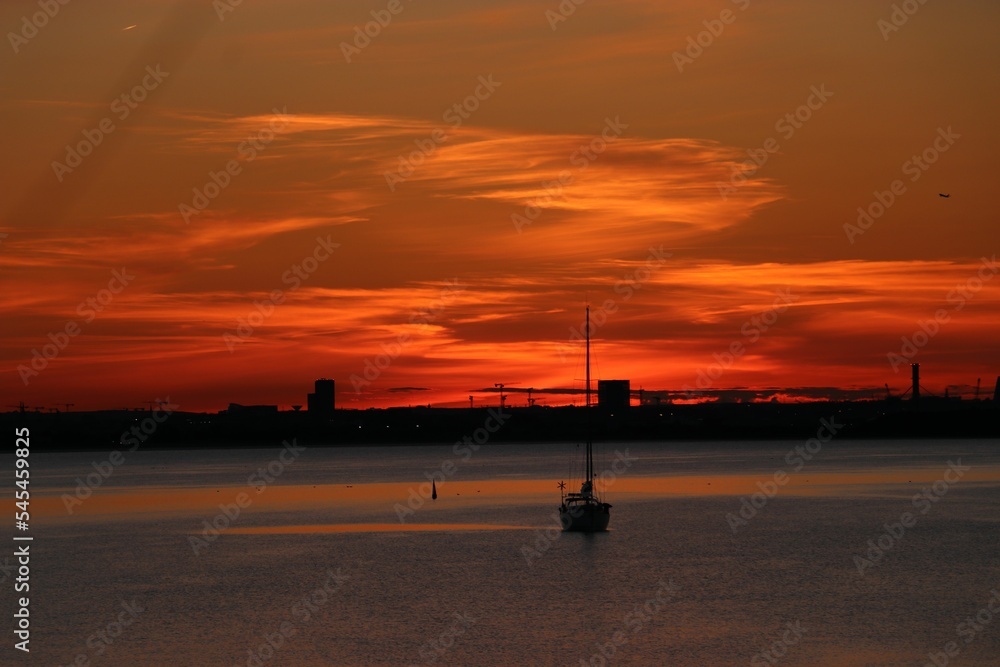 Ταπετσαρία Beautiful sunset view of the Dublin bay with dramatic orange sky