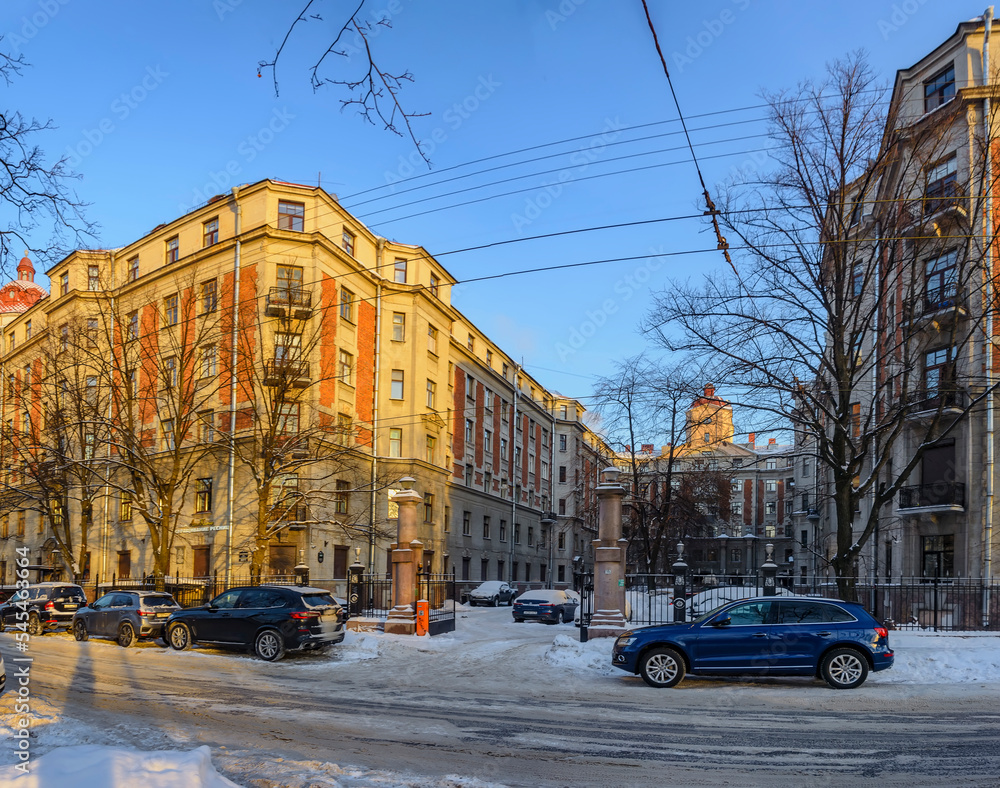Fototapeta premium Snow-covered streets of the Petrograd side of St. Petersburg.