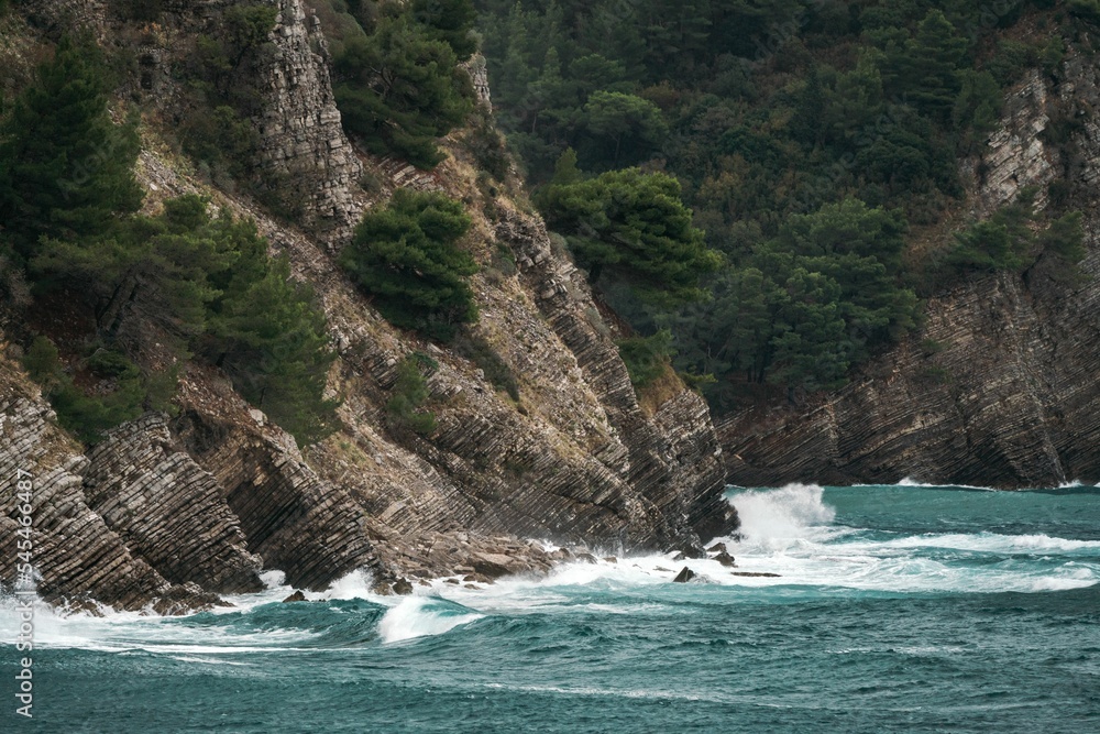 Natural landscape of waves against the cliffs