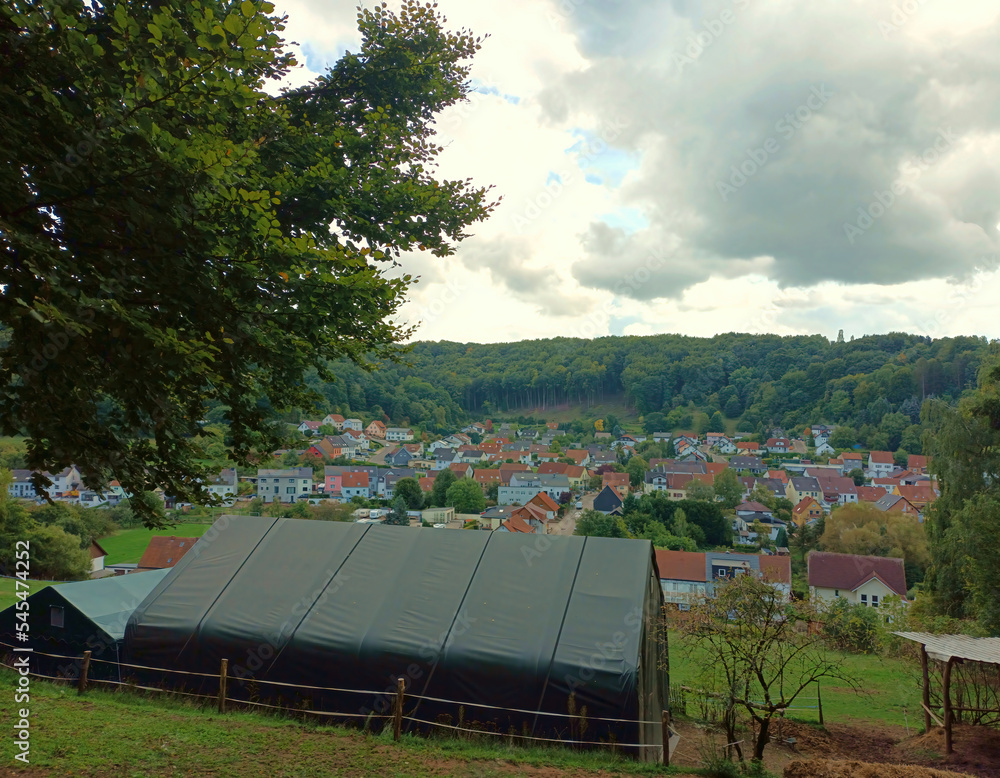 Blick auf Oberwürzbach, einen Stadtteil von St. Ingbert im Saarland vom Premium-Wanderweg Hüttenwanderweg.