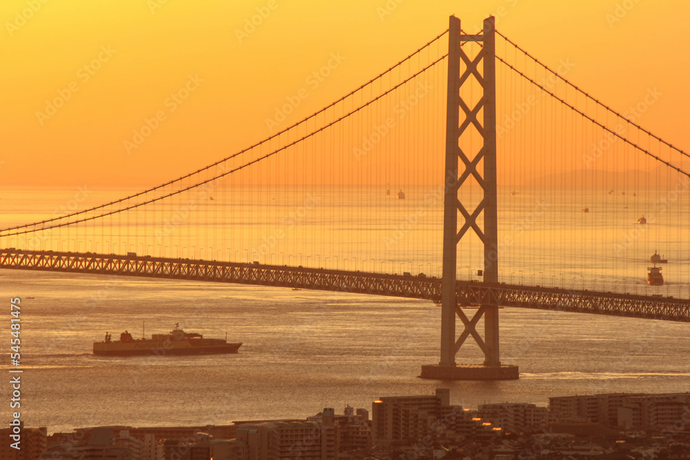 Obraz premium 須磨浦山上遊園から眺める明石海峡大橋