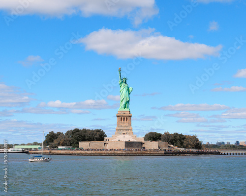 statue of liberty city © Kin