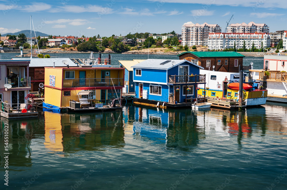 Fototapeta premium Boat houses at Fisherman wharf in Victoria, BC, Canada