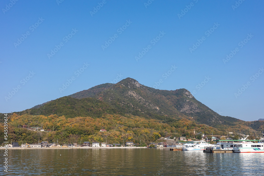日本の香川県小豆島のとても美しい秋の紅葉 日本の香川県小豆島のとても美しい秋の紅葉