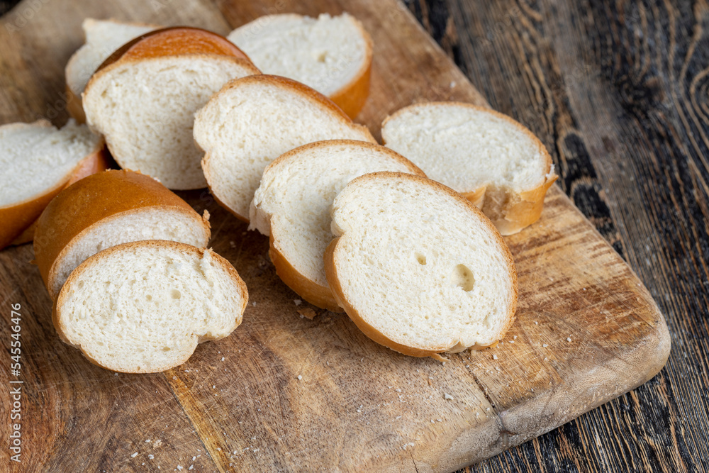 Naklejka premium Sliced wheat loaf on the table