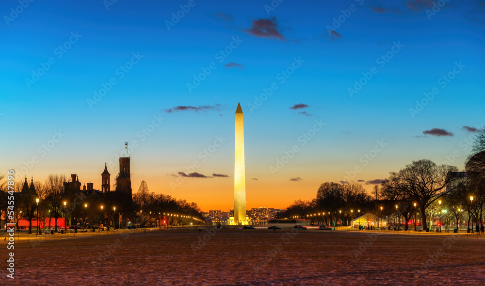 Washington Monument in Washington DC at dusk