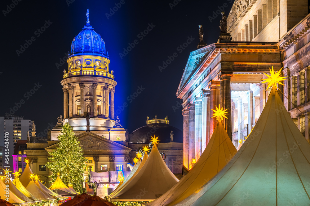 Obraz premium Christmas market, Deutscher Dom and konzerthaus in Berlin, Germany