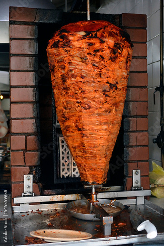 trompo de carne al pastor