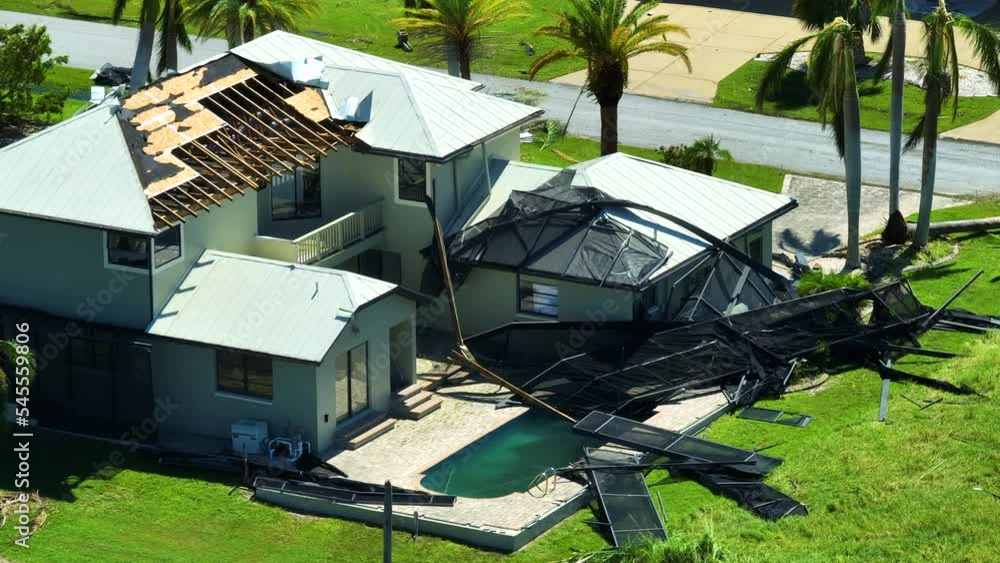 Vidéo Stock Destroyed By Hurricane Ian Private House With Damaged ...