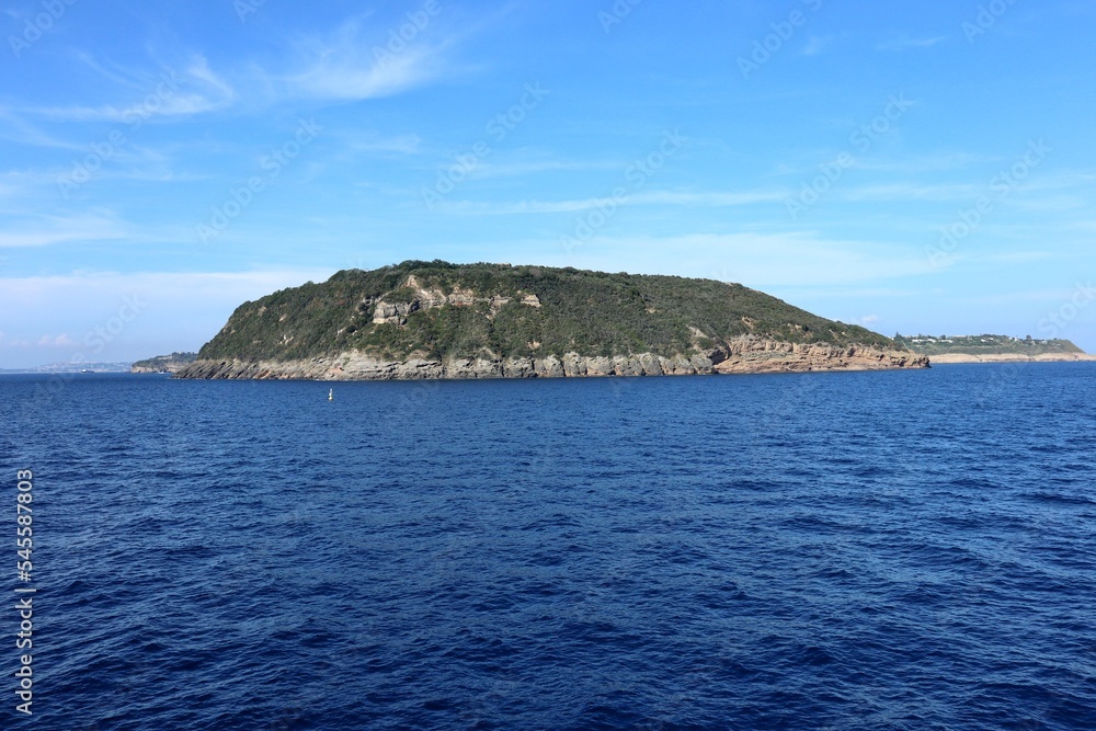 Procida - Isola di Vivara dal traghetto Procida - Isola di Vivara dal traghetto