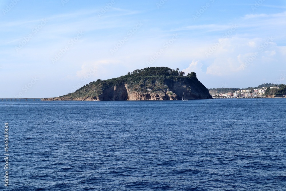 Procida - Punta Solchiaro dell'Isola di Vivara dal traghetto