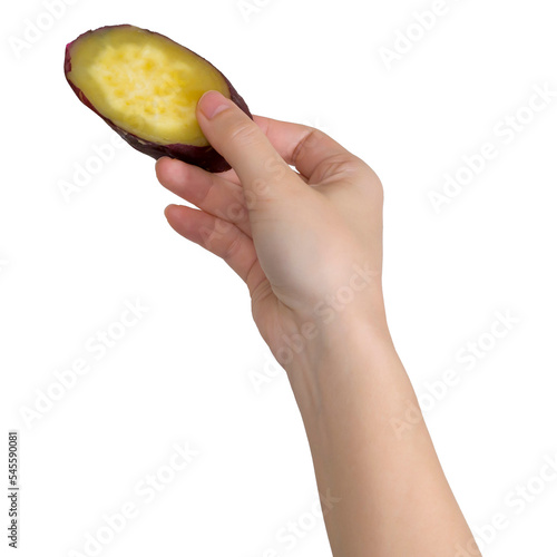 さつまいもを持つ女性の手