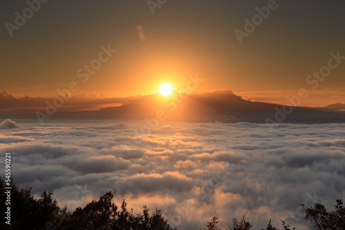 山陰地方島根県松江市から伯耆大山の日の出と朝焼け photo