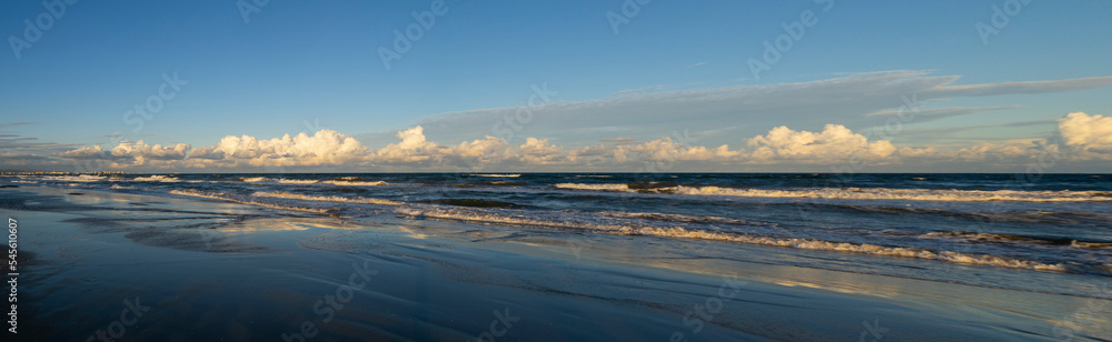 Fototapeta premium Sunset with clouds on the beach of La Patacona (Valencia-Spain)