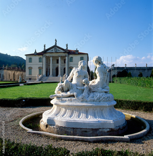 Montecchio Maggiore. Vicenza. Villa Cordellina Lombardi con gruppo scultoreo.
 photo
