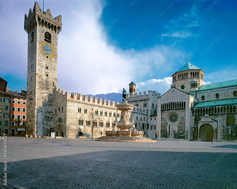 Trento. Piazza Duomo co fontana di Nettuno, Torre civica  e cattedrale